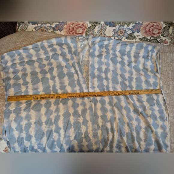 One size shrug wrap by Sonoma blue and white - Picture 4 of 9
